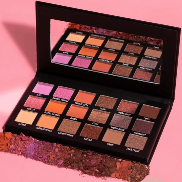 Eyeshadow palette - Picture 2 of 2